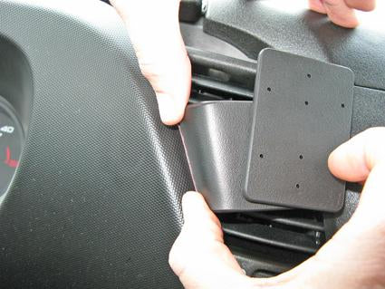 Brodit ProClip – Auto-Halterung – für IVECO Daily (2015–2016), Schwarz