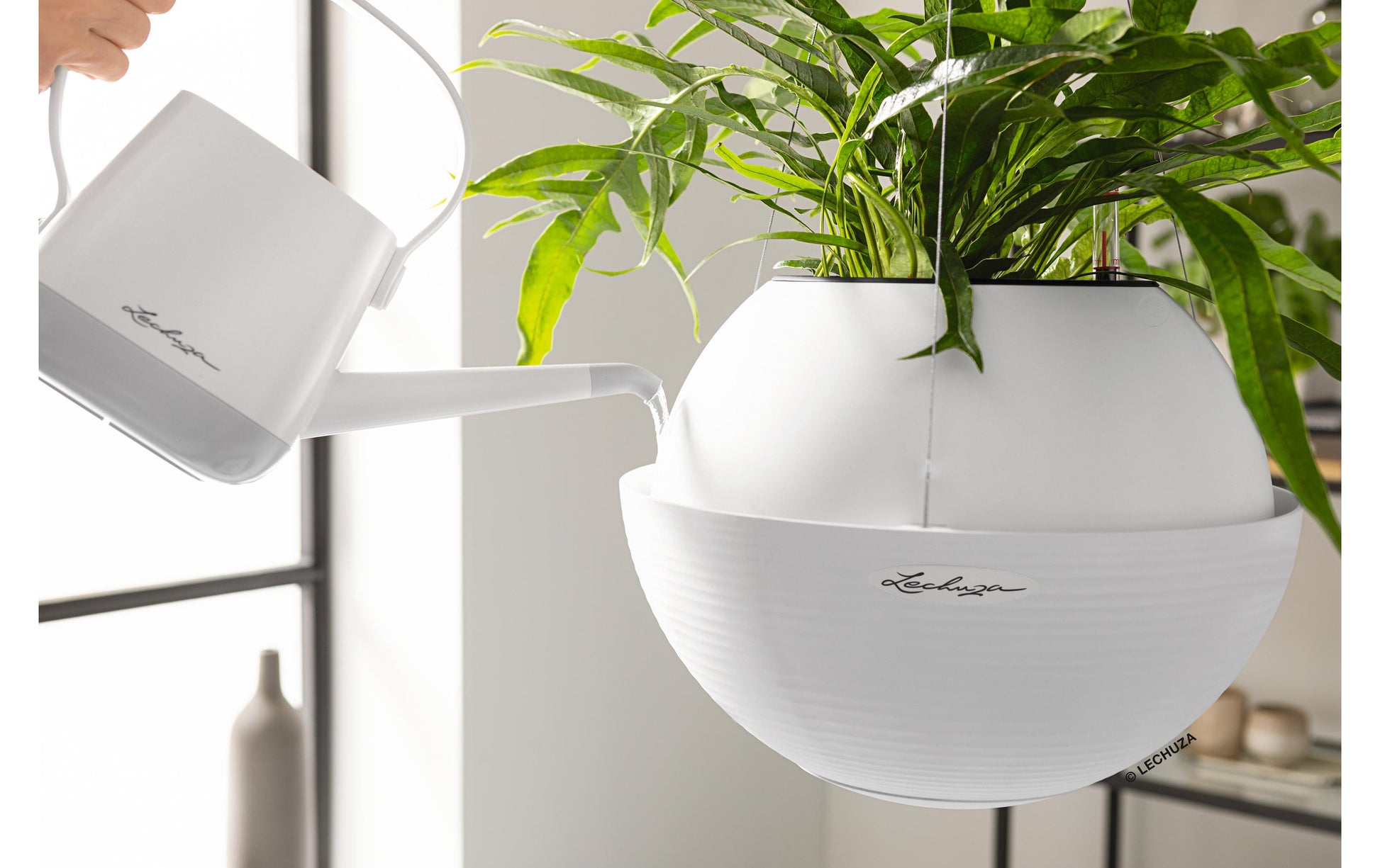 LECHUZA Blumentopf Bola Color 23 – Ø 23 × 18 cm – Kunststoff & Edelstahl, weiss