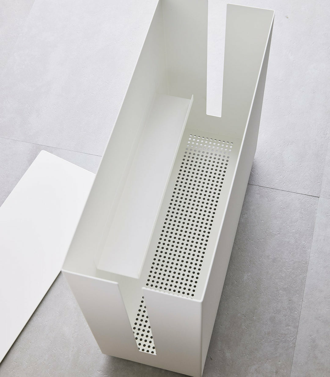 Yamazaki TOWER Kabelbox – Metall – Weiss – mit Rollen – 400 × 345 × 150 mm