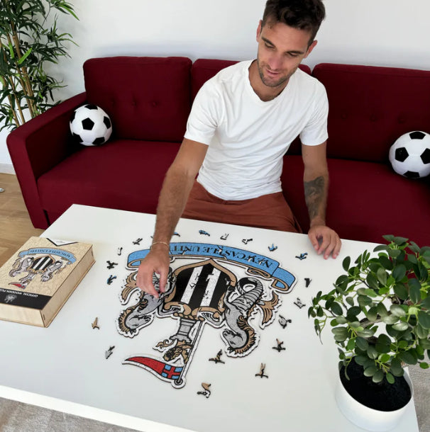 Iconic Puzzles Puzzle Newcastle United FC – 150 Teile – 27 × 27 cm – ab 10 J. – Holz – Mehrfarbig