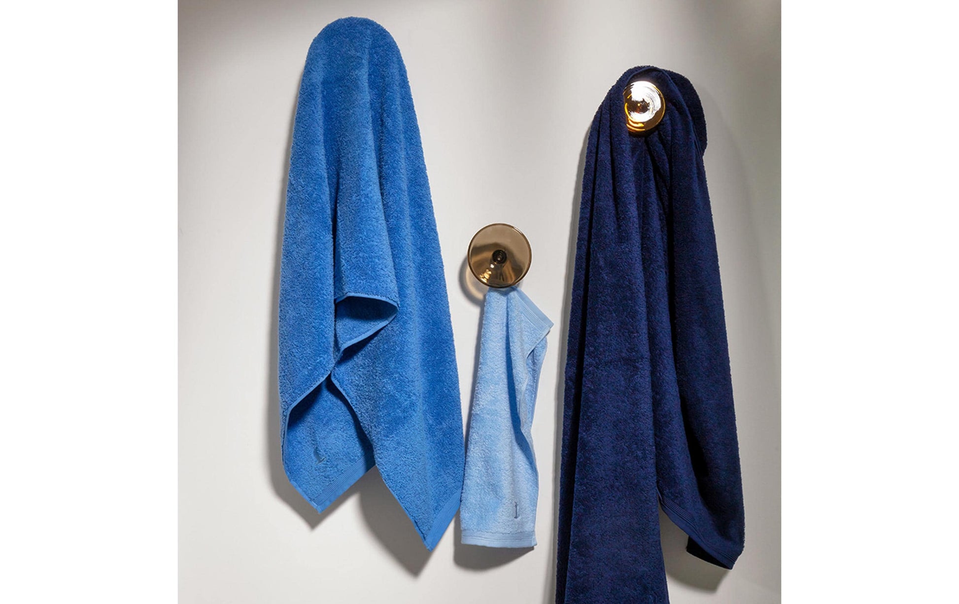 MÖVE Superwuschel Duschtuch – 80 × 150 cm – Marineblau – Baumwolle, 550 g/m² – 60 °C