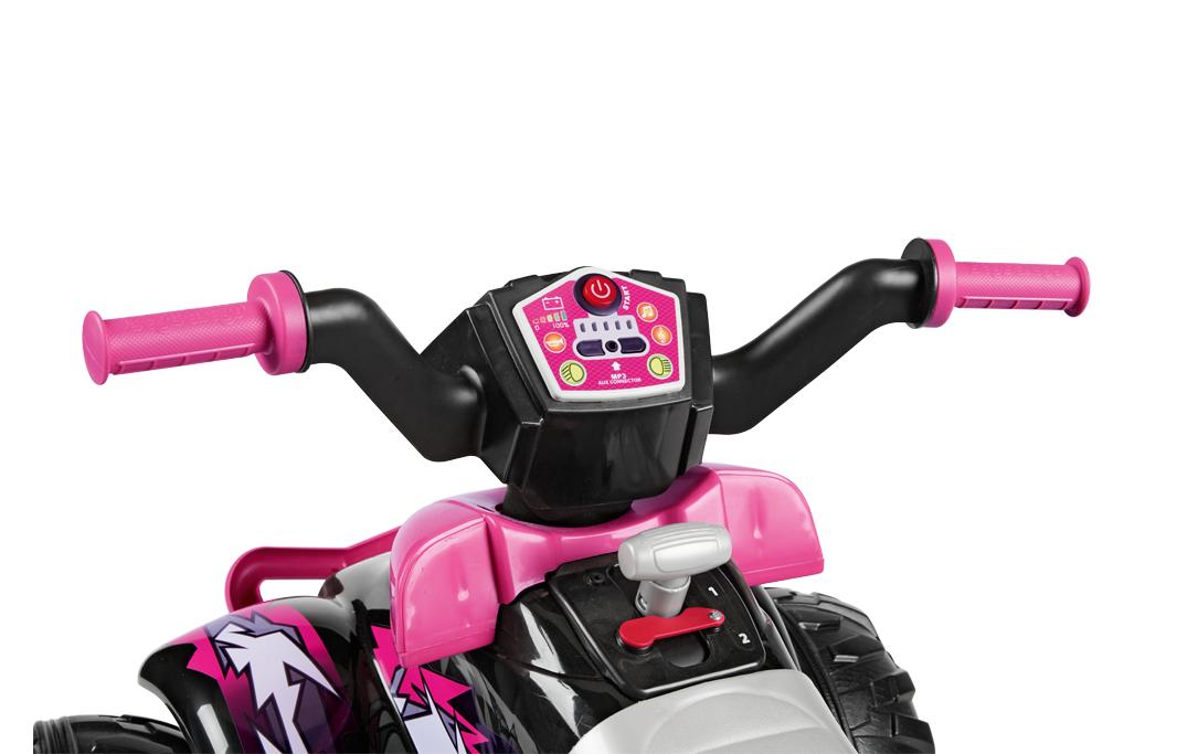 Peg Perego Aufsitz-Quad – 12 V, 6,7 km/h, 40 kg – 64,5 × 99,5 × 65,5 cm – ab 3 Jahren – schwarz/pink