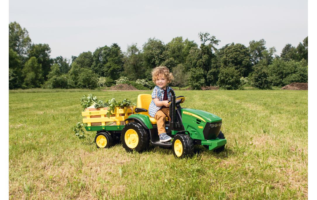 Pegperego Ground Force 12V Elektrofahrzeug – John Deere – 7,3 km/h, 40 kg – 63 × 68 × 169,5 cm – ab 3 J.
