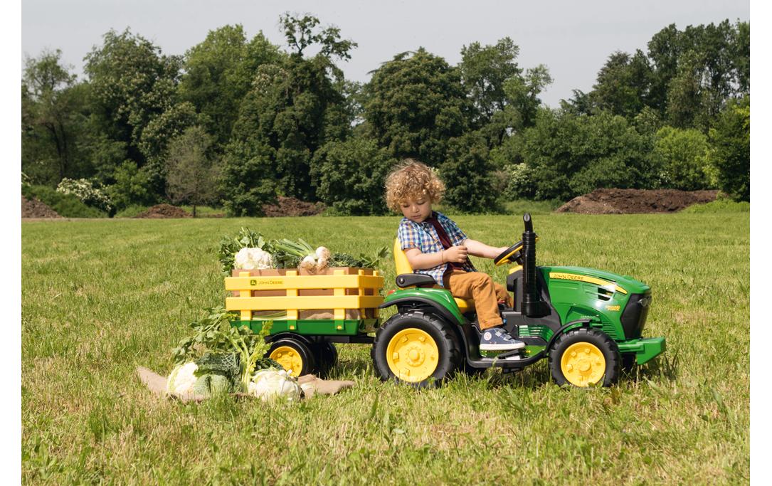 Pegperego Ground Force 12V Elektrofahrzeug – John Deere – 7,3 km/h, 40 kg – 63 × 68 × 169,5 cm – ab 3 J.