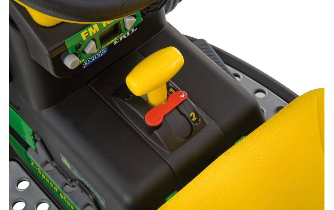Pegperego Ground Force 12V Elektrofahrzeug – John Deere – 7,3 km/h, 40 kg – 63 × 68 × 169,5 cm – ab 3 J.
