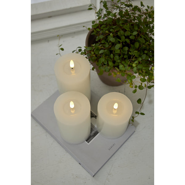 Star Trading LED-Kerze – Ø 7,5 × 15 cm – batteriebetrieben, weiss, flackernd, Timer 6/18 h
