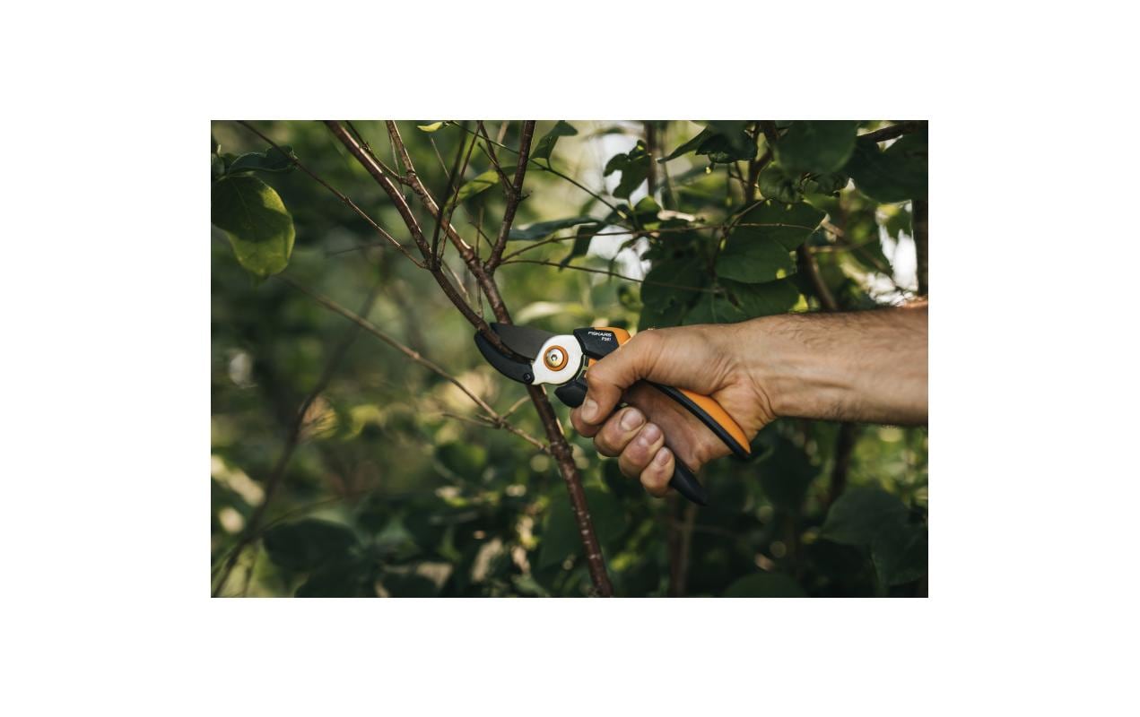 Fiskars Solid L P361 – Amboss-Gartenschere 20 mm, Kunststoffgriff, Sicherheitssperre, Schwarz/Orange