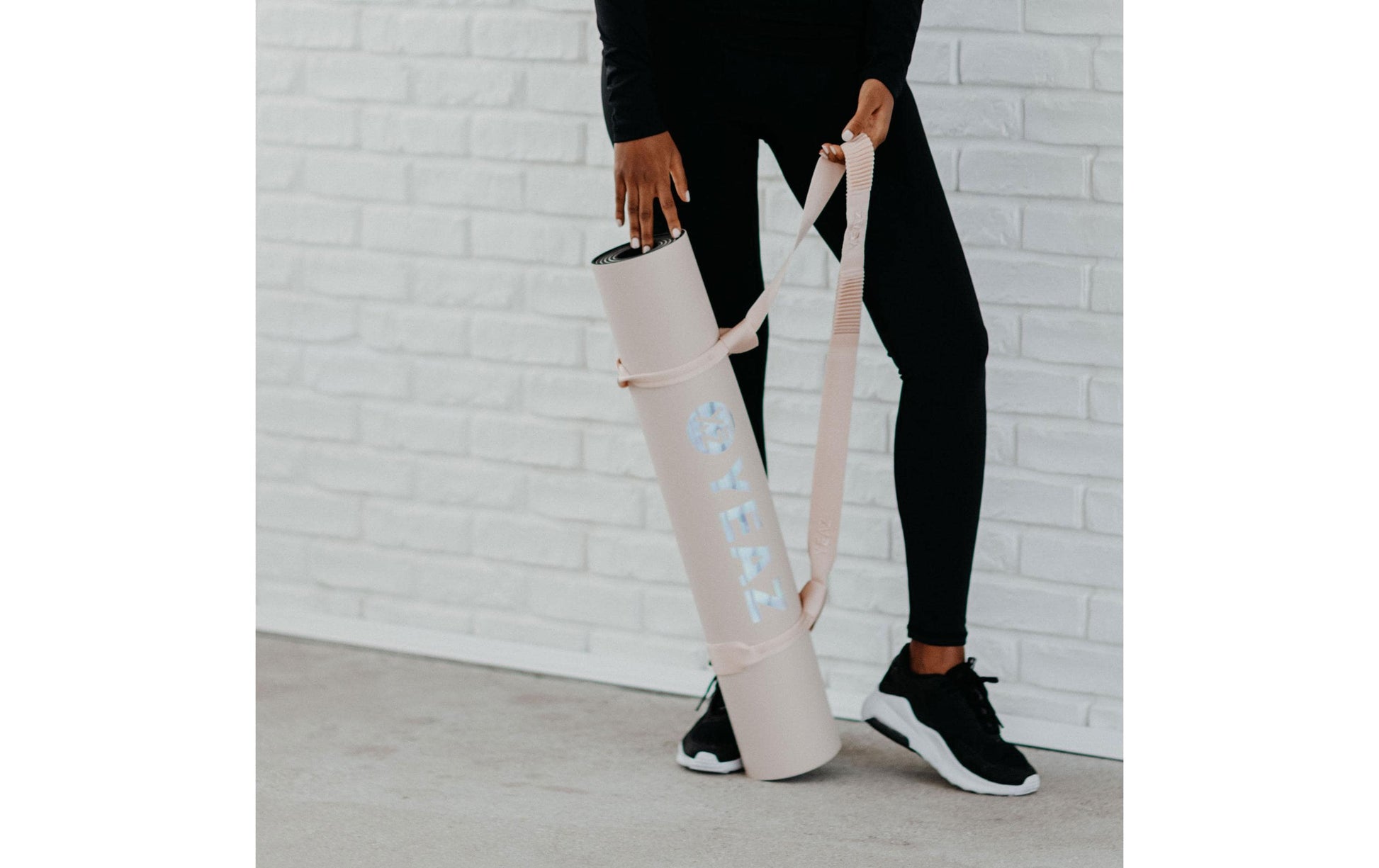 YEAZ Yogamatte Aura – 68 × 188 cm, 0,5 cm dick – hellrosa – Polyurethan (PU), Kautschuk