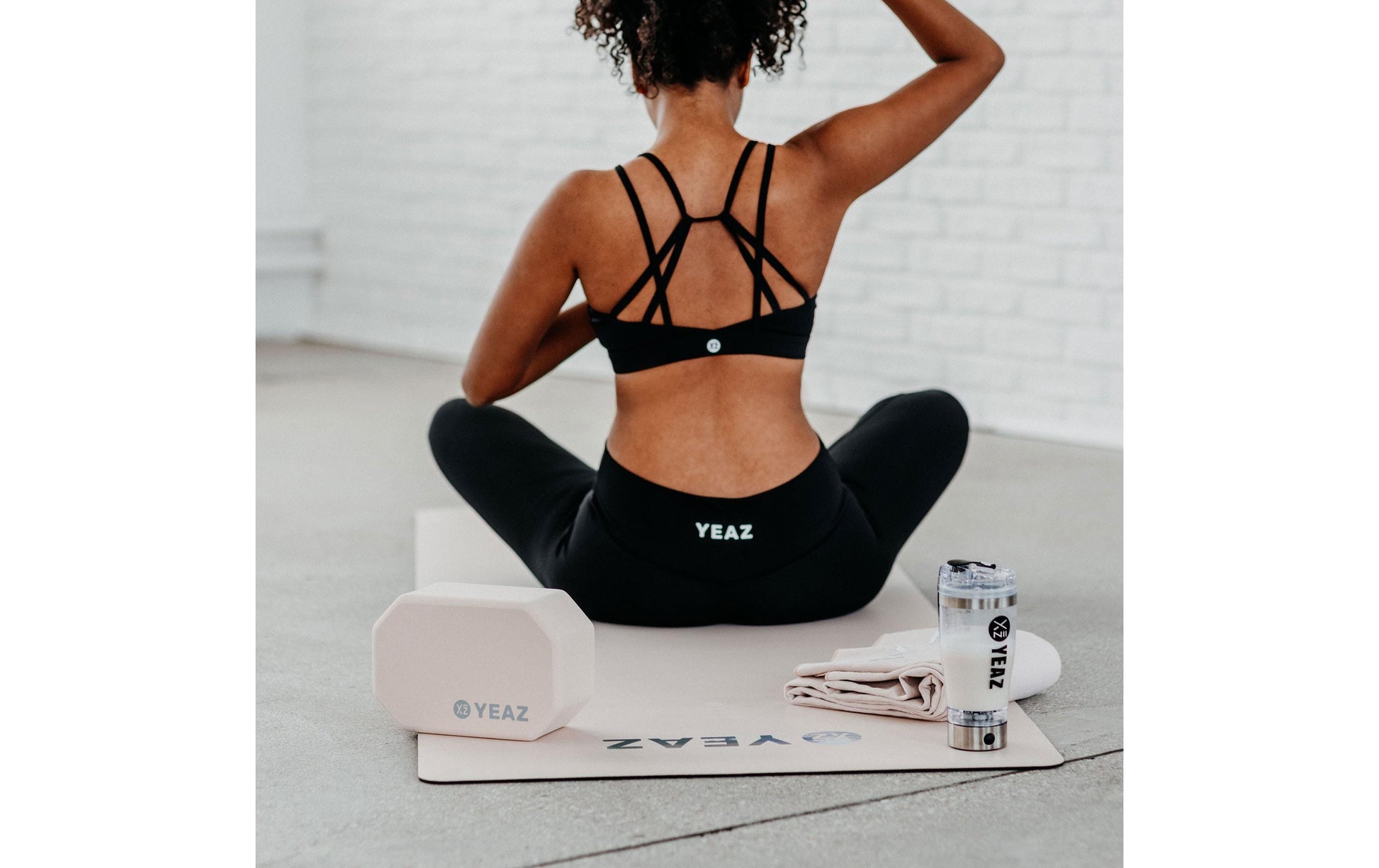 YEAZ Yogamatte Aura – 68 × 188 cm, 0,5 cm dick – hellrosa – Polyurethan (PU), Kautschuk