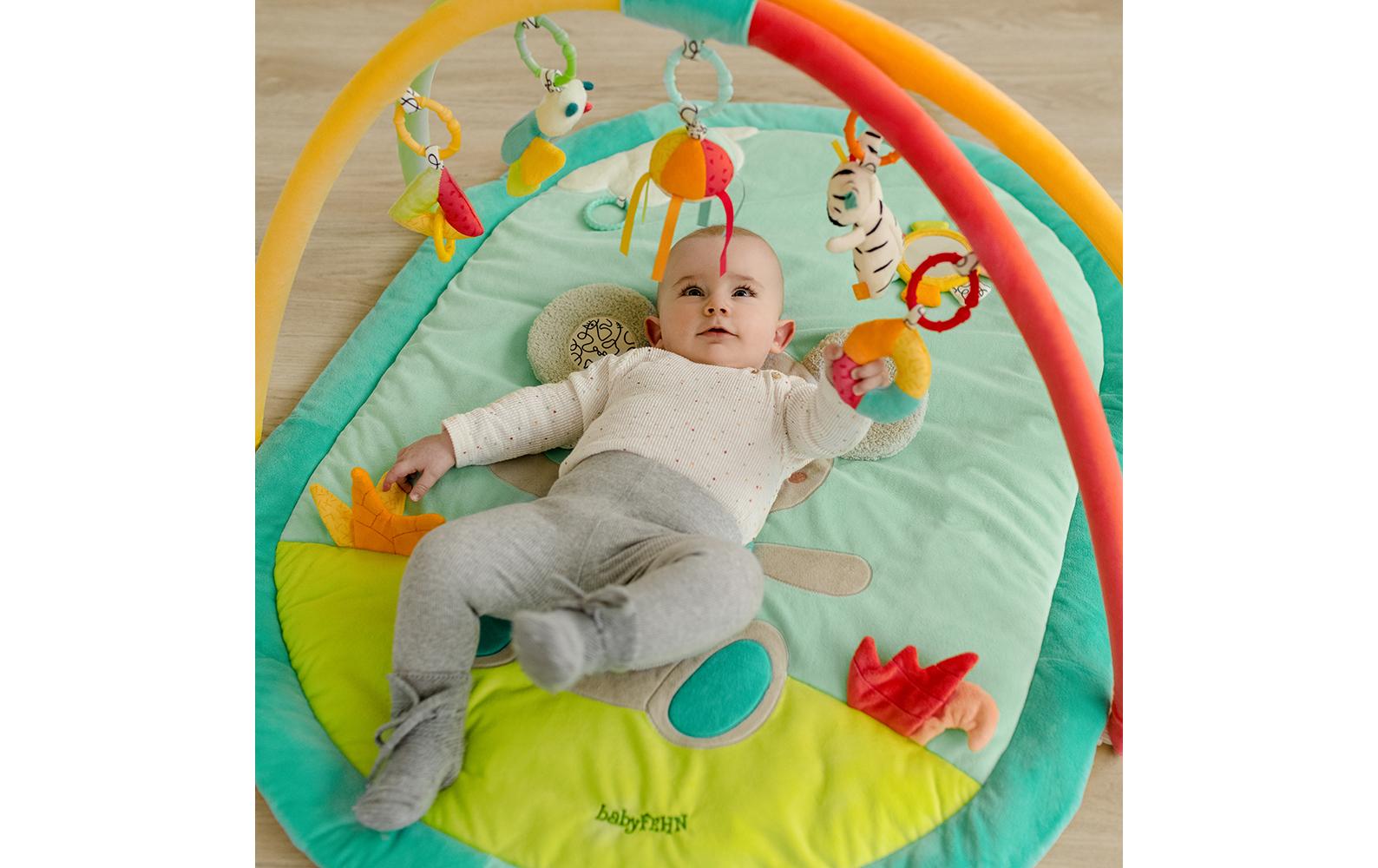 Fehn Babyspielmatte – Koala – 85 × 100 cm – Mehrfarbig – 1 Stück – Ab 0 J. – Plüsch