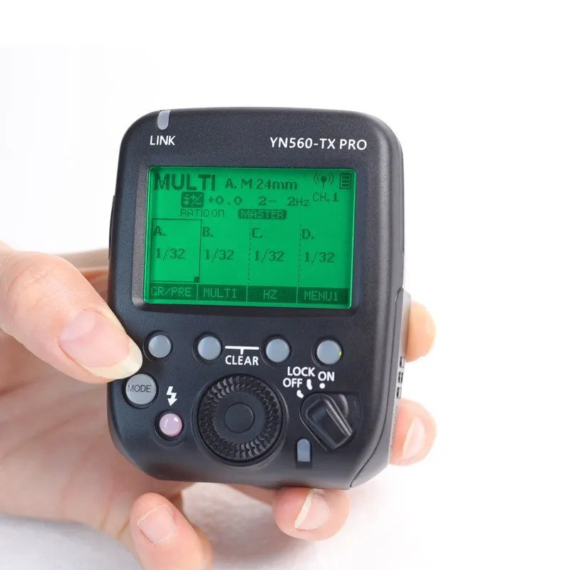 Yongnuo YN-560-TXPRO-N Blitz-Transmitter – 2,4 GHz, 100 m Reichweite, 6 Gruppen/16 Kanäle – für Nikon – Schwarz