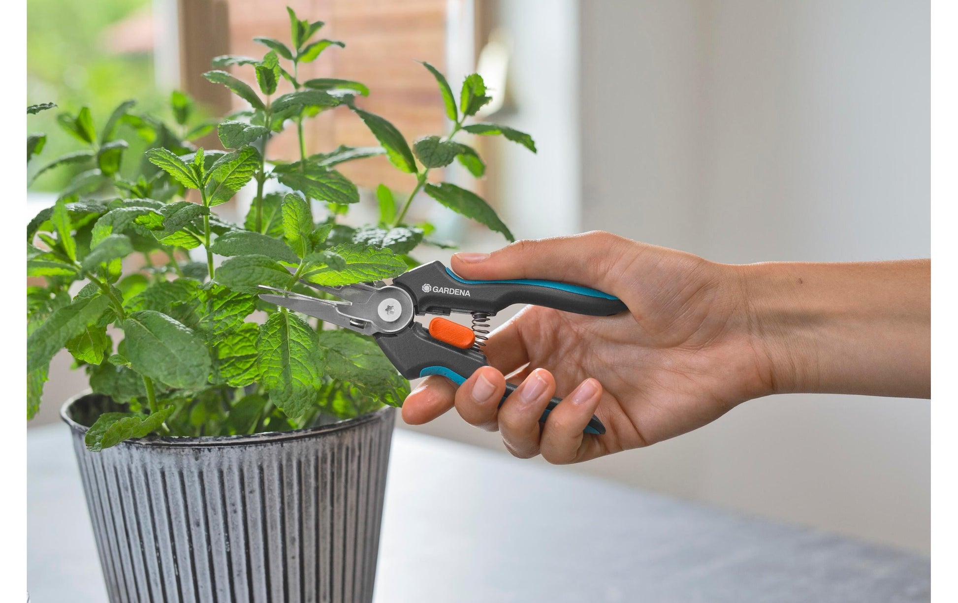 Gardena GripCut – Astschere, Schnittbreite 45 mm, Kunststoffgriff, Edelstahlklingen, Sicherheitssperre