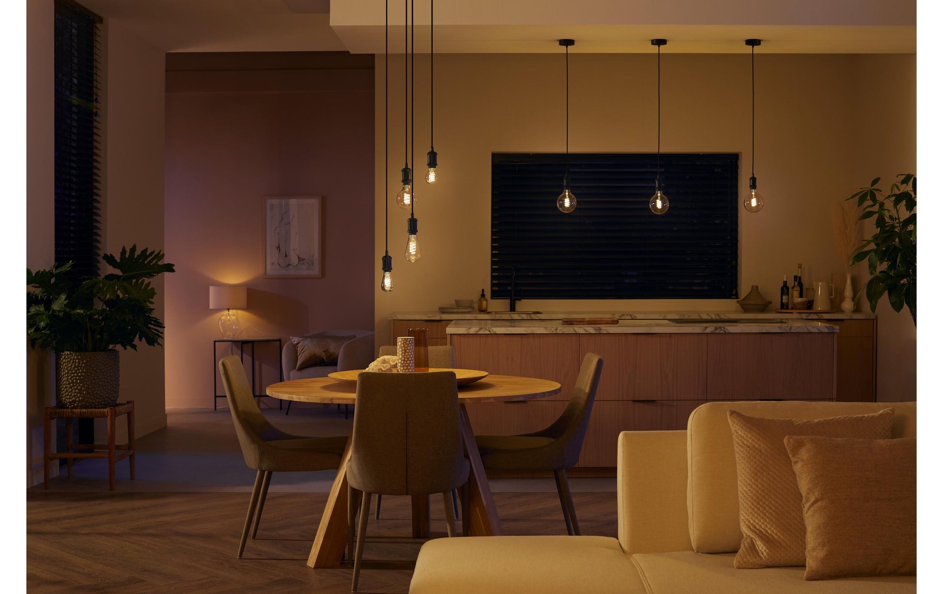 Philips by Signify Philips Hue Smart-Leuchtmittel E27 White Ambiance – 550 lm, 2200–6500 K, App, dimmbar – 1 Pack