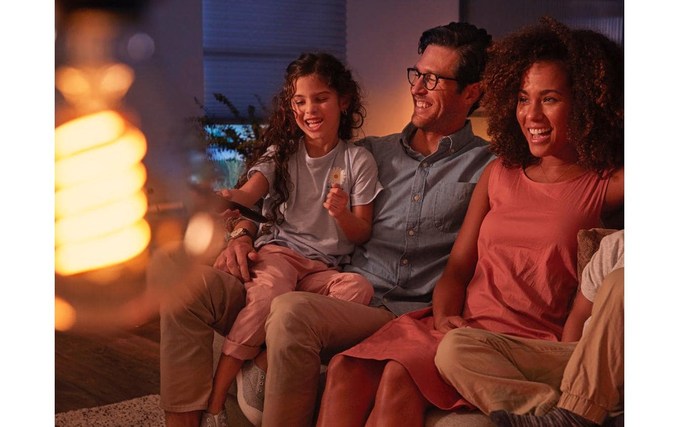 Philips by Signify Philips Hue Smart-Leuchtmittel E27 Weiss – 550 lm, 2100 K, App, dimmbar