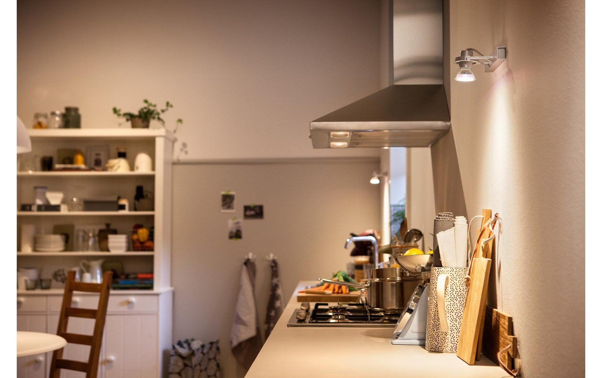 Philips by Signify Philips Leuchtmittel GU10 Spot – Neutralweiss 4000 K, 390 lm, 4,6 W, 36° – 6 Stk. – Silber/Glas