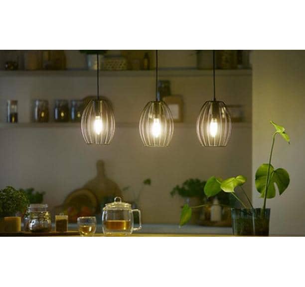 Philips by Signify Philips LED-Leuchtmittel E14 Kerze B35 – 470 lm, 4,9 W, Warmweiss 2700 K – 3 Stk. – Weiss, Glas