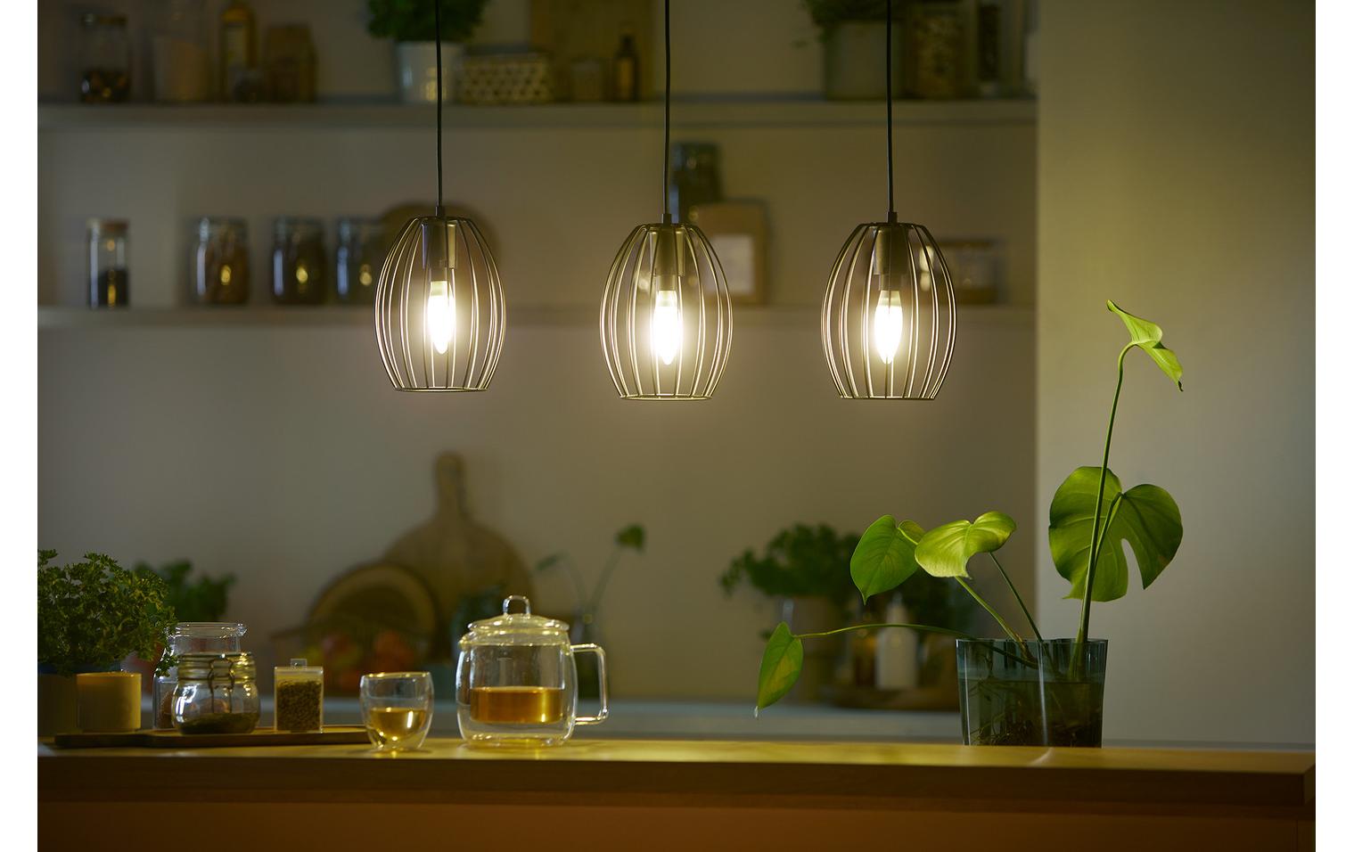 Philips by Signify Philips LED-Leuchtmittel E14 Kerze – Warmweiss 3000 K, 485 lm, 2,3 W – Klar – 1 Stk.