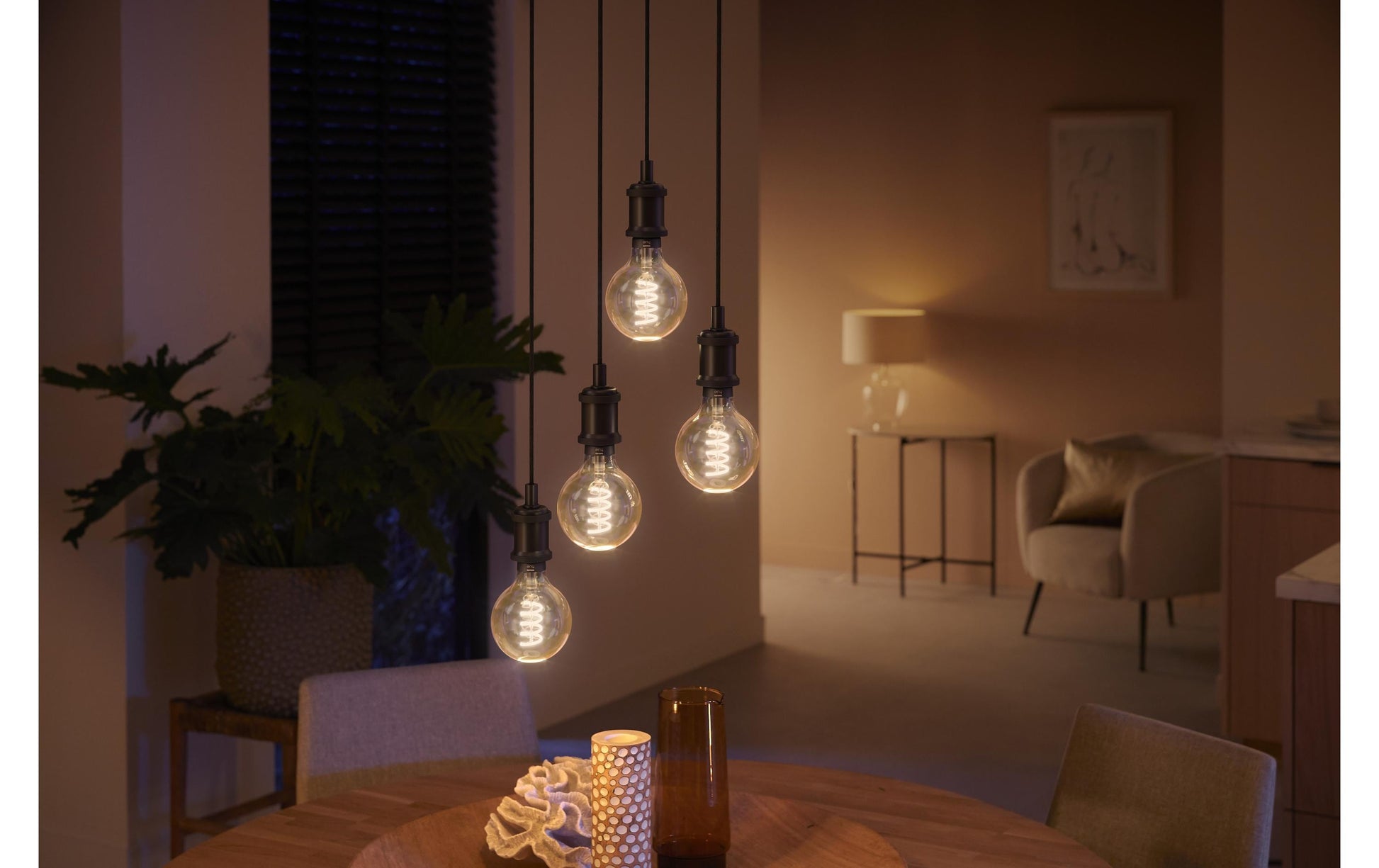 Philips by Signify Philips Hue Smart-Leuchtmittel Weiss – E27, 550 lm, 7,2 W, 2100 K, dimmbar, Bluetooth, für Alexa/HomeKit, weiss