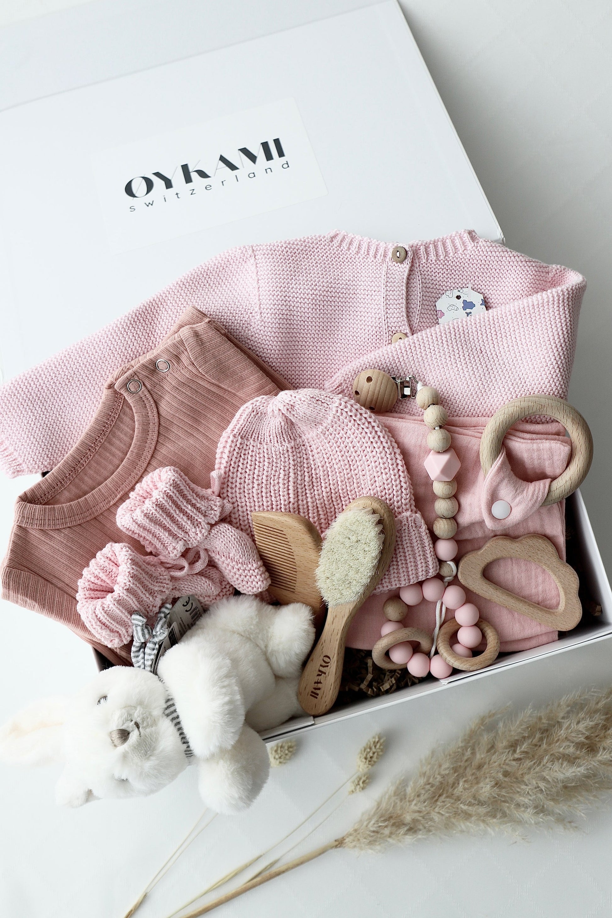 OYKAMI Geschenkbox Verona – rosa, weiss – Plüsch, Baumwolle, Holz – 280 × 350 × 110 mm