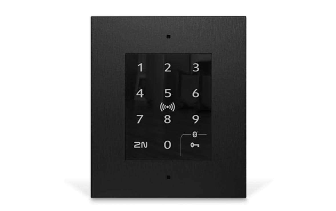 2N Zugangskontrollleser Access Unit 2.0 – 108 × 45 × 131 mm, schwarz, IP54