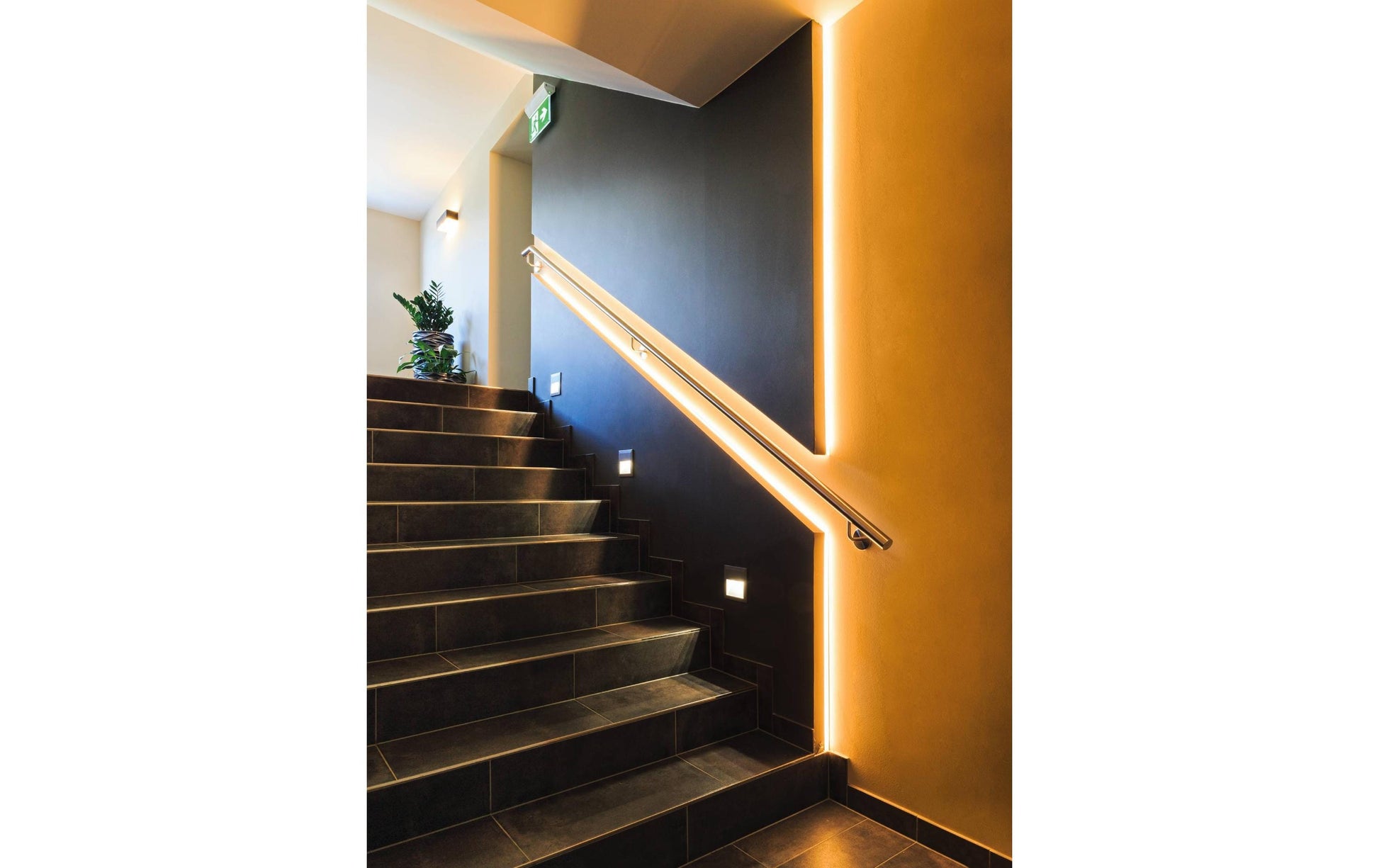 EGLO LED-Strip 5 m – RGB+CCT, Bluetooth/Zigbee 3.0 – IP20 – connect.Z – 1 Stk.
