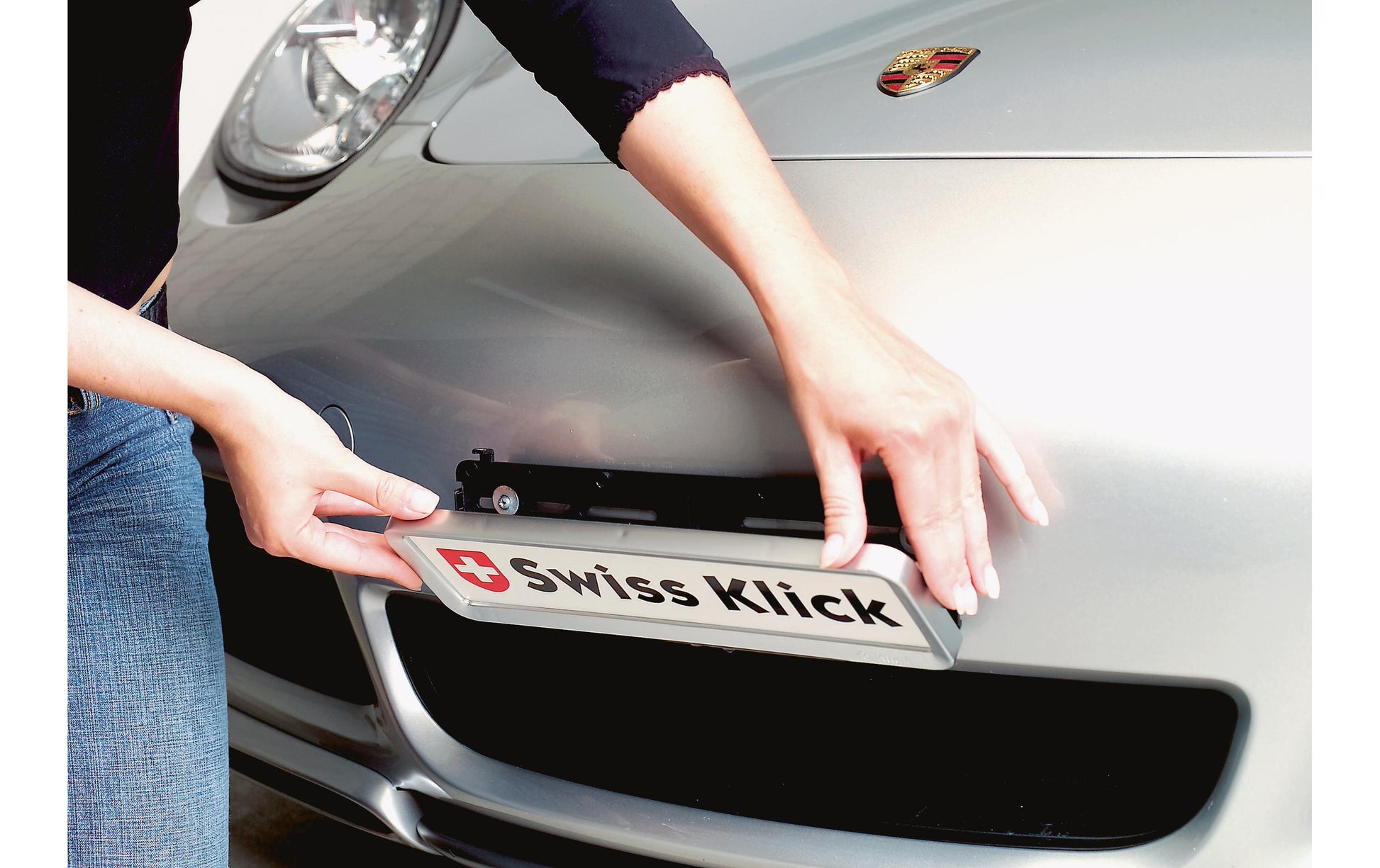 Swiss Klick Kennzeichenhalter Langformat – Schwarz, Kunststoff, Chrom Glanz