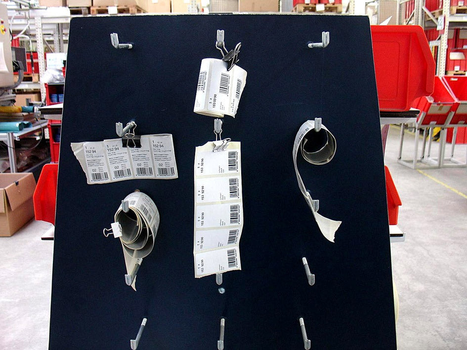 MAUL Klemmbrett A4 – Stahl, schwarz – mit Aufhängeöse – bis 90 Blatt – 12er-Pack