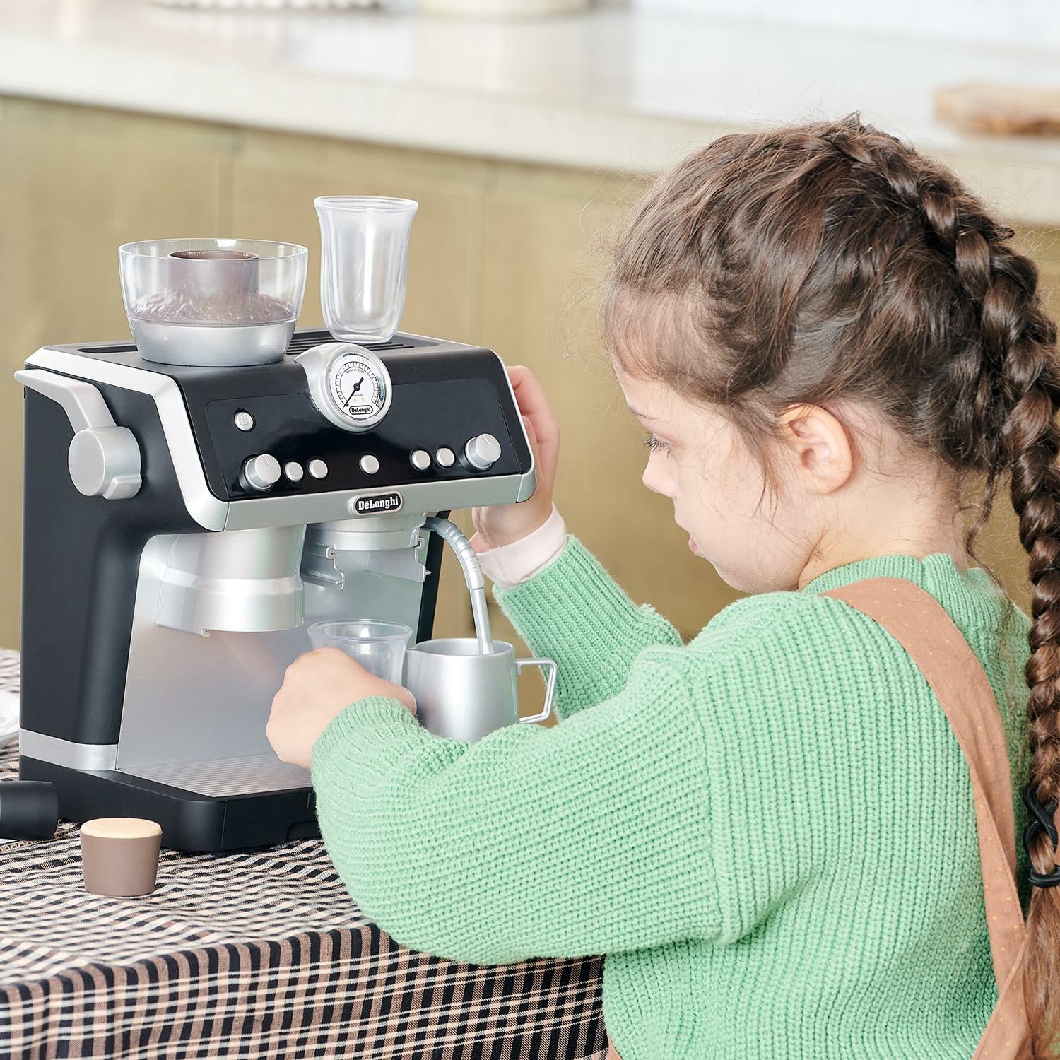 Casdon Spielzeug-Kaffeemaschine – Barista – batteriebetrieben, 2 × AAA – 16 × 28,5 × 25 cm – 1 Stück – ab 3 J.