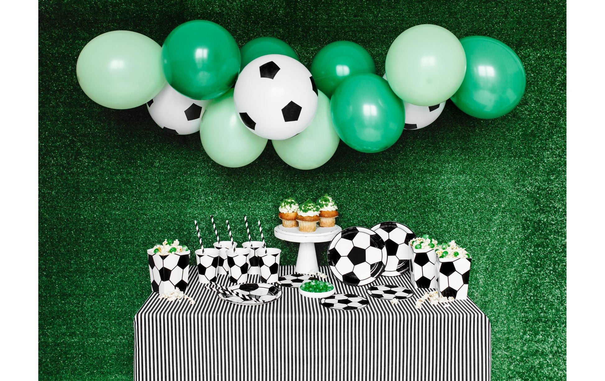 PartyDeco Servietten Fussball Schwarz/Weiss – 27 × 27 cm, 3-lagig – 20 Stück