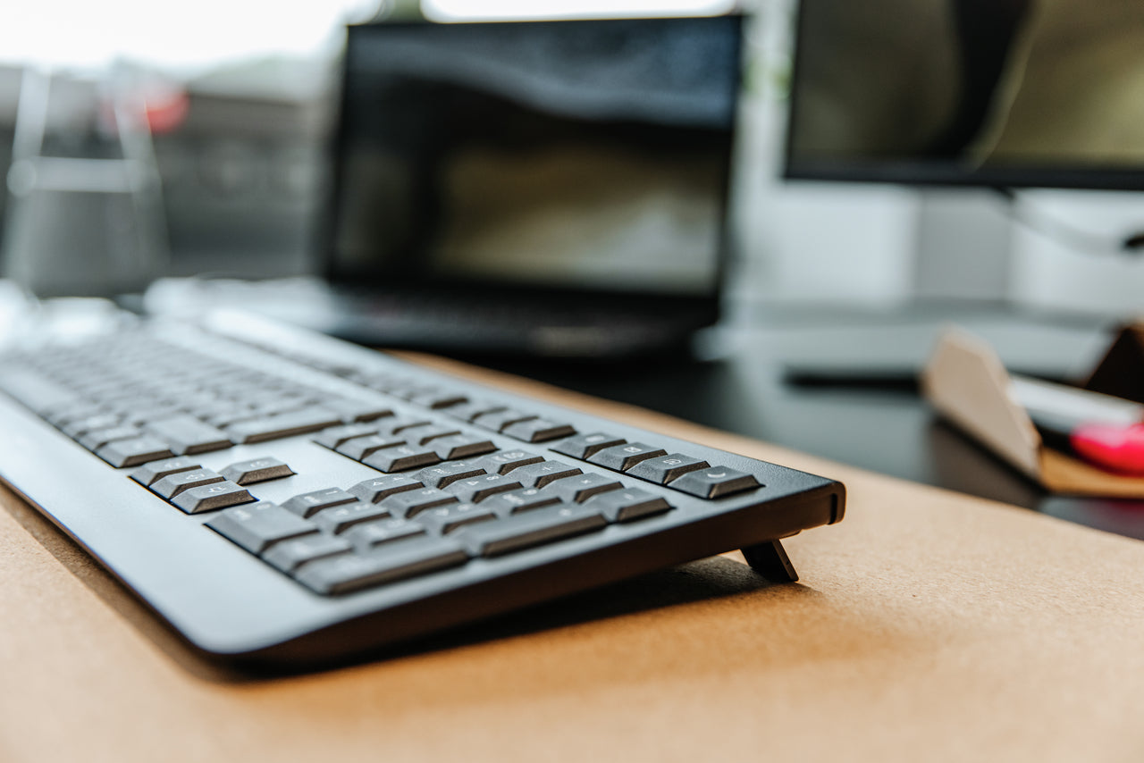 CHERRY Tastatur, kabellos (2,4 GHz), PT-Layout (PT) – für Windows 10, Windows 11 & Windows 7 u. a.