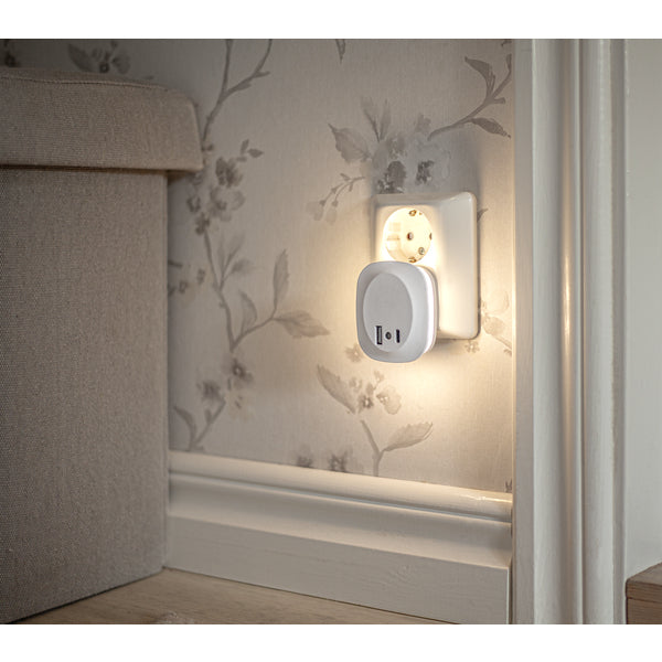 Star Trading Stecker-Nachtlicht – 10 lm, 3000 K, Lichtsensor, IP20 – Weiss