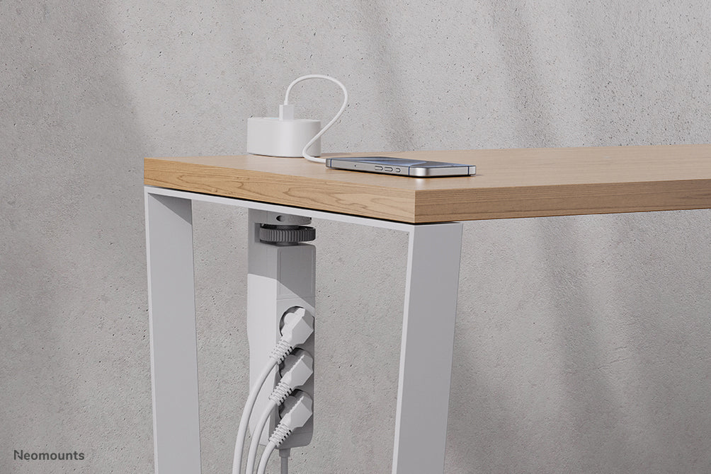 Neomounts DS22-840WH6 – Tischsteckdose, 3×230 V, 2× USB-A, 2× USB-C (Power Delivery), 1,4 m, Weiss