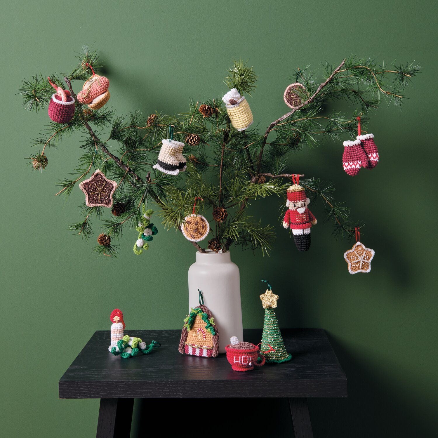 Rico Design Ricorumi Adventskalender 990476 Häkelset Mehrfarbig – Box 36 cm×29 cm×7 cm