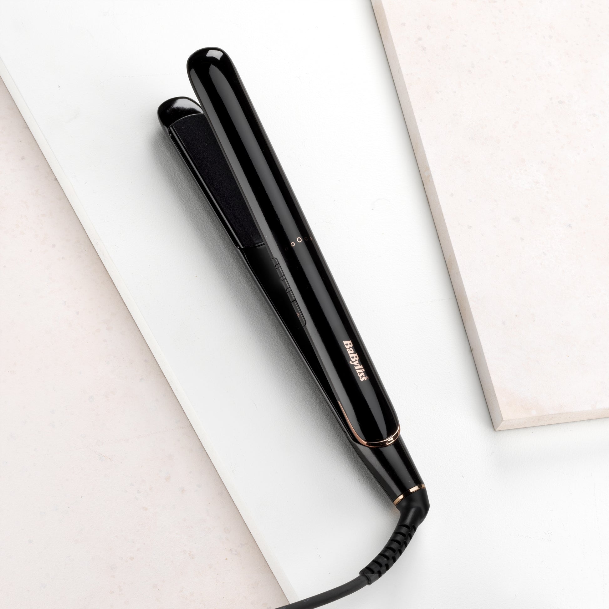 BaByliss Glätteisen Smooth Finish 230 – 180–230 °C, 30 s Aufwärmzeit, Keramikplatten, Schwarz