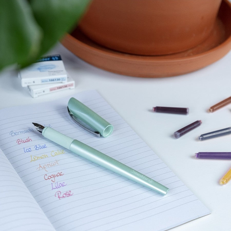 Schneider AG Schneider Callissima Kalligrafie – Bandzug 1,5 mm – für Rechts- & Linkshänder – Mint, Bermuda Blue – Patronen