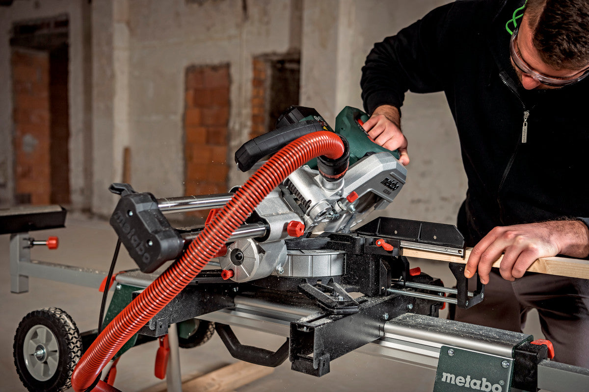 Metabo Kappsäge KGS 216 M – 1 500 W – Sägeblatt-Ø 216 mm – inkl. Sägeblatt & Staubbeutel