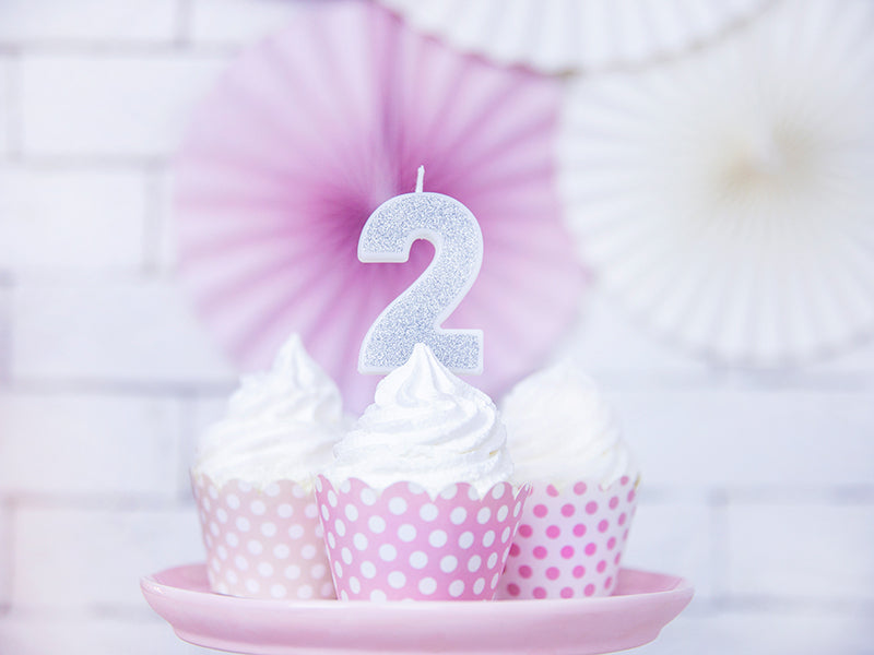 PartyDeco Geburtstagskerzen Zahl 2 – Silber – Ø 3 cm × 7 cm – 1 Stk