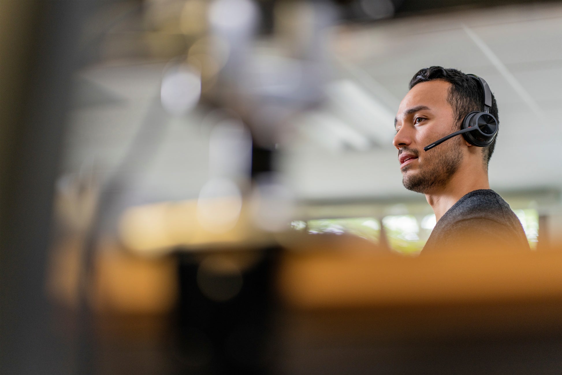 Poly Voyager 4310 – Mono Headset – Bluetooth, USB-C, BT700 Dongle – Schwarz – für PC/Mac – bis 24 h