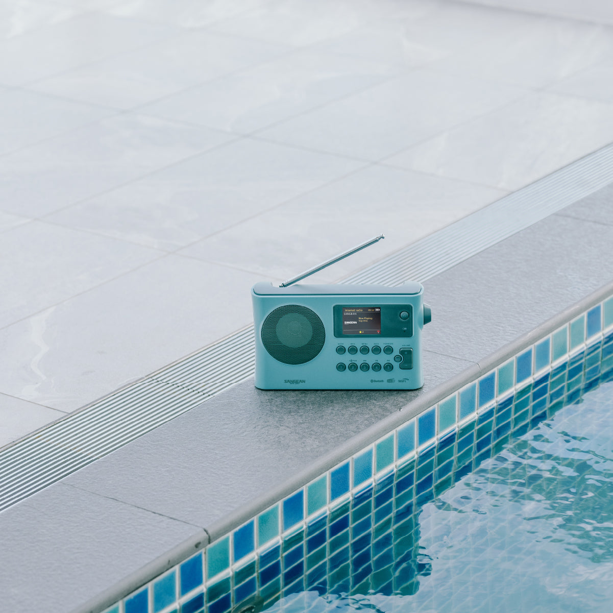 Sangean WFR-28BT – Internetradio, DAB+/UKW, Bluetooth, WLAN – Hellblau
