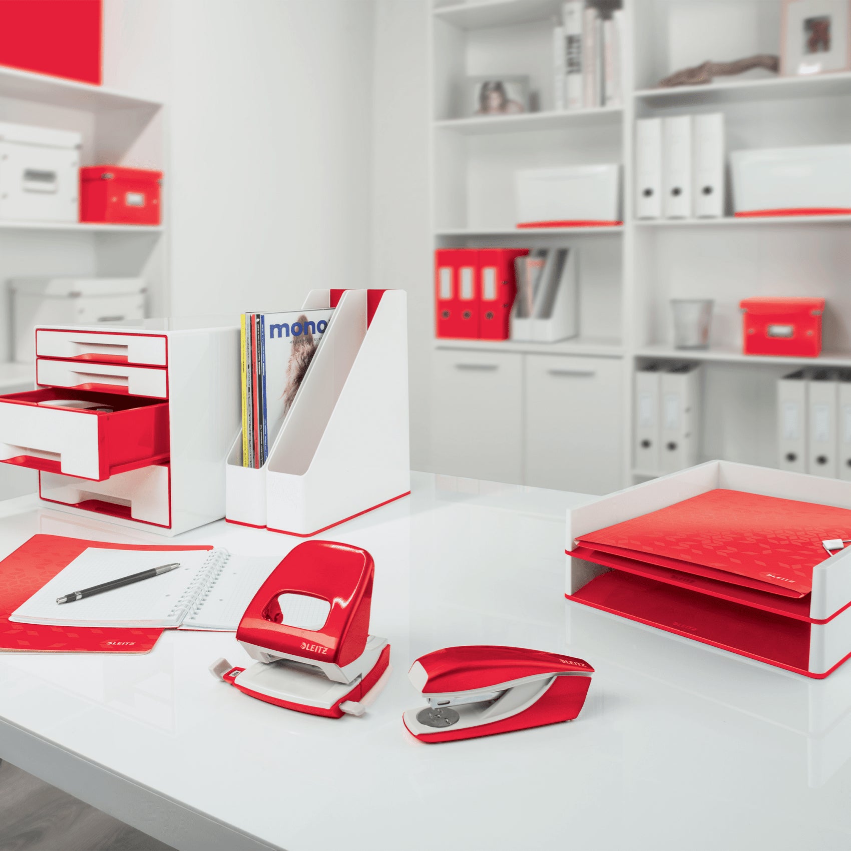 Leitz WOW – Briefkorb für A4, Polystyrol (PS), Rot, Hochglänzend, 255 × 357 × 70 mm