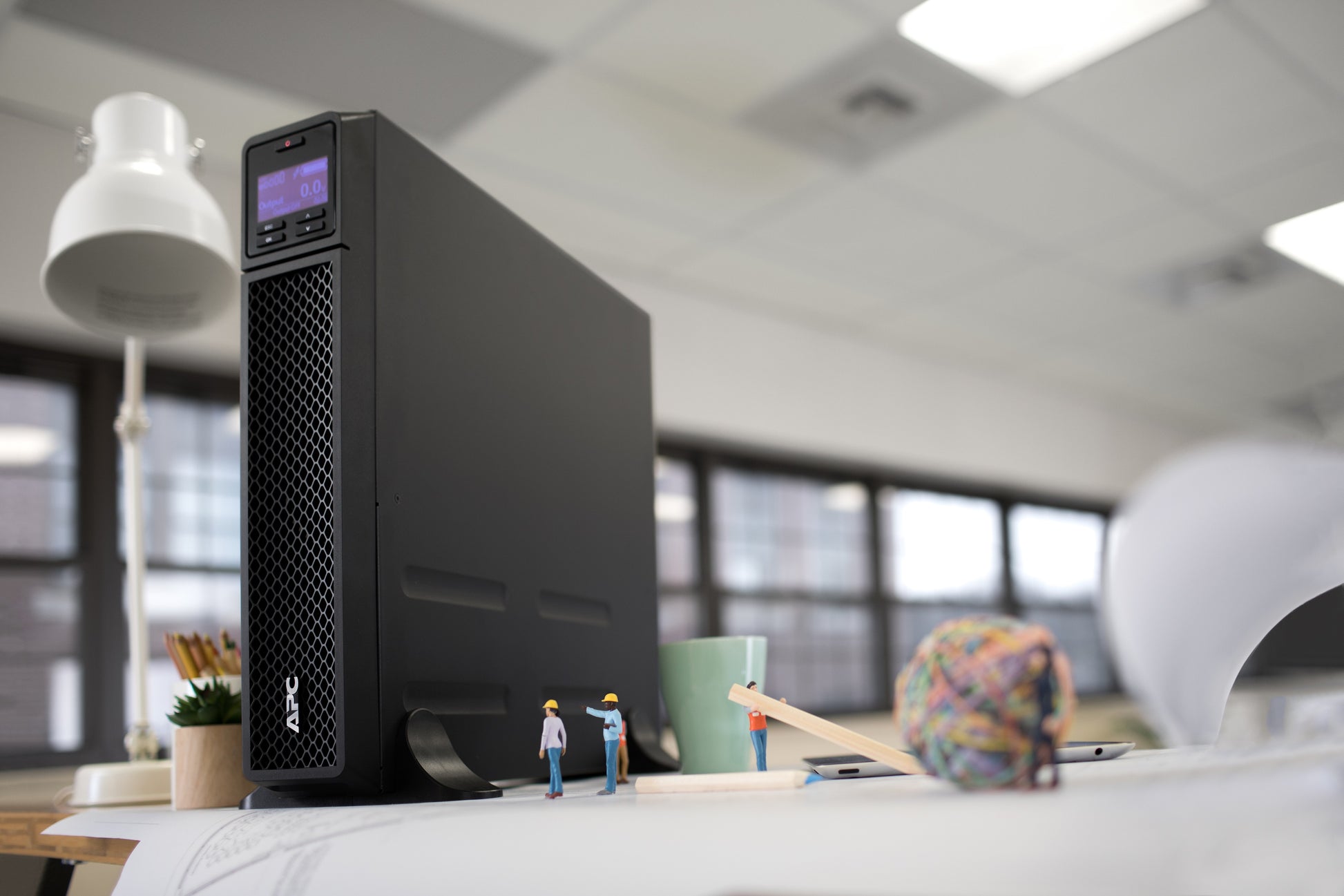 APC SRT3000XLW-IEC USV 3 kVA/2700 W Online – Tower – 8 AC-Ausgänge (C13/C19), Eingang IEC C20