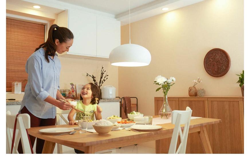 Philips by Signify Philips LED-Leuchtmittel E14 Kerze – Warmweiss 2700 K, 470 lm, 5 W – 1 Stk. – Glas, klar