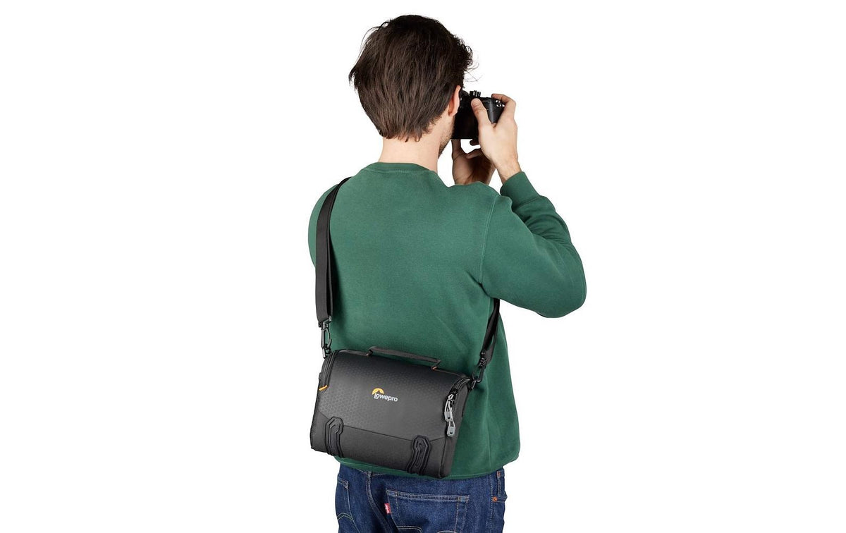 Lowepro Adventura SH 140 III Green Line Kameratasche – Polyester – Schwarz