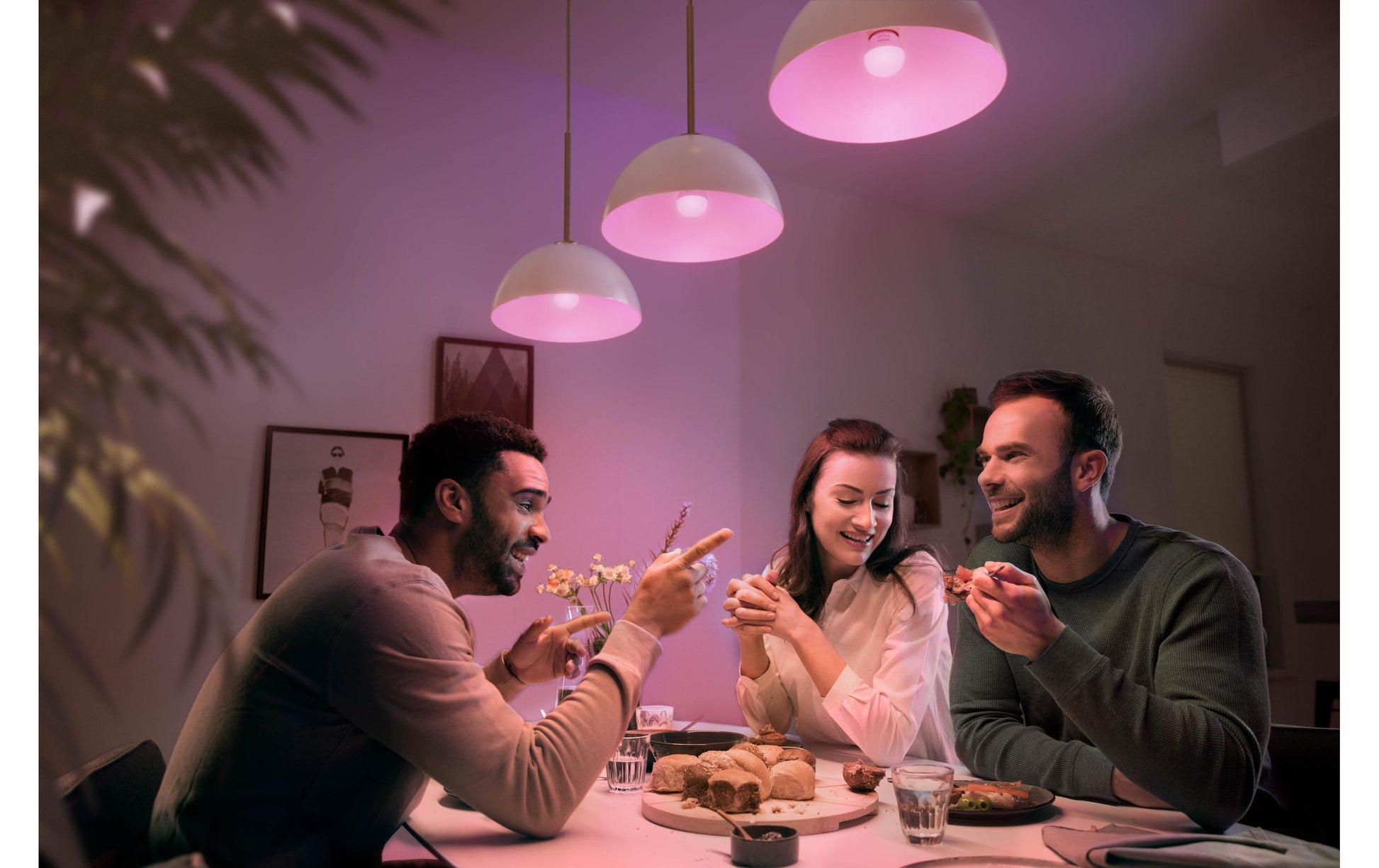 Philips by Signify Philips Hue Smart-Leuchtmittel E14 – RGBW, 2000–6500 K, 470 lm, 5,1 W, Bluetooth/Zigbee – für Hue Bridge