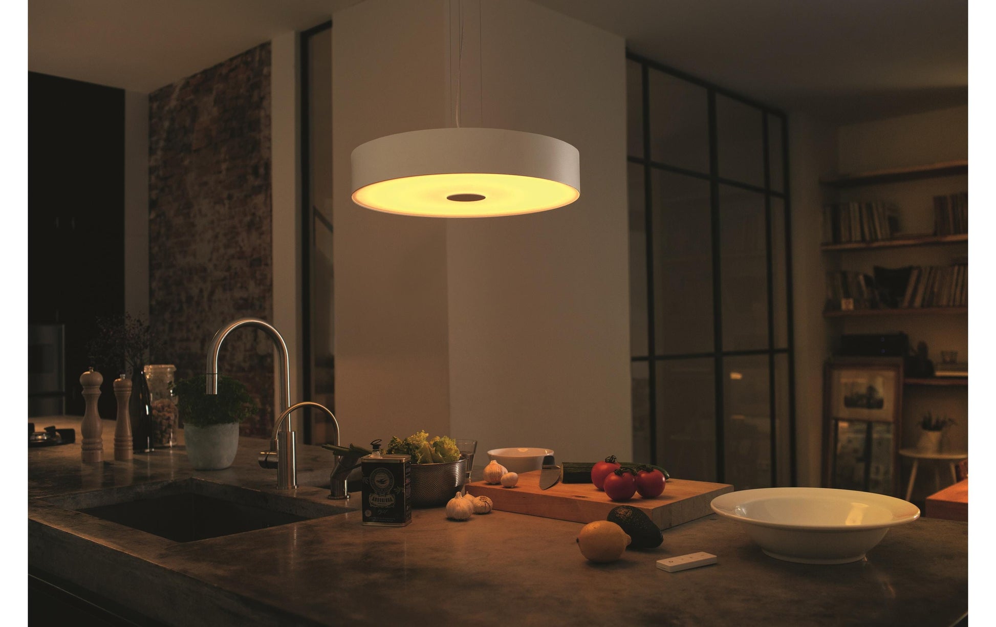 Philips by Signify Philips Hue Pendelleuchte Fair – 2750 lm, 25 W, 2200–6500 K, dimmbar, Bluetooth, für Hue Bridge, weiss
