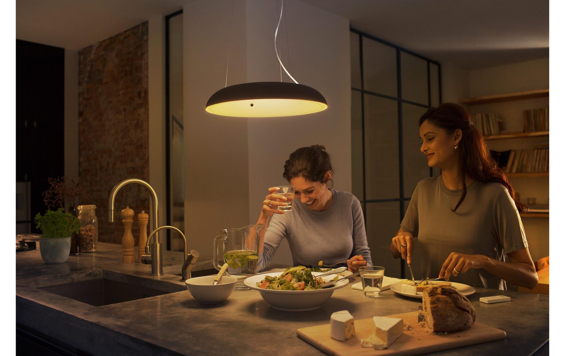 Philips by Signify Philips Hue Pendelleuchte White Amb. Amaze – Ø 43,4 cm, 2750 lm, 2200–6500 K, dimmbar, ZigBee/BT, schwarz