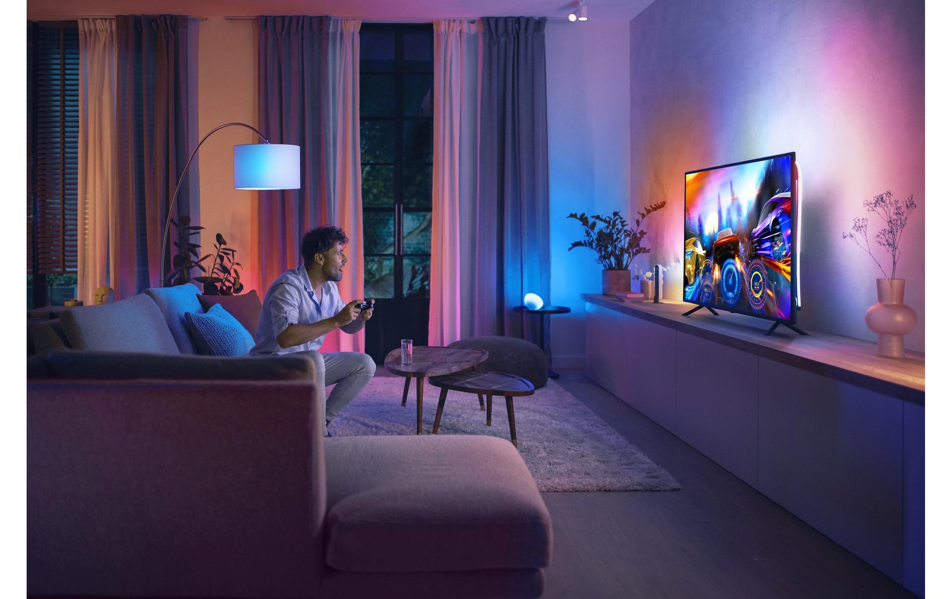 Philips by Signify Philips Hue Gradient Lightstrip 55 TV-Backlight-Set – ZigBee, einstellbares Weiss – für 55" Fernseher – Schwarz