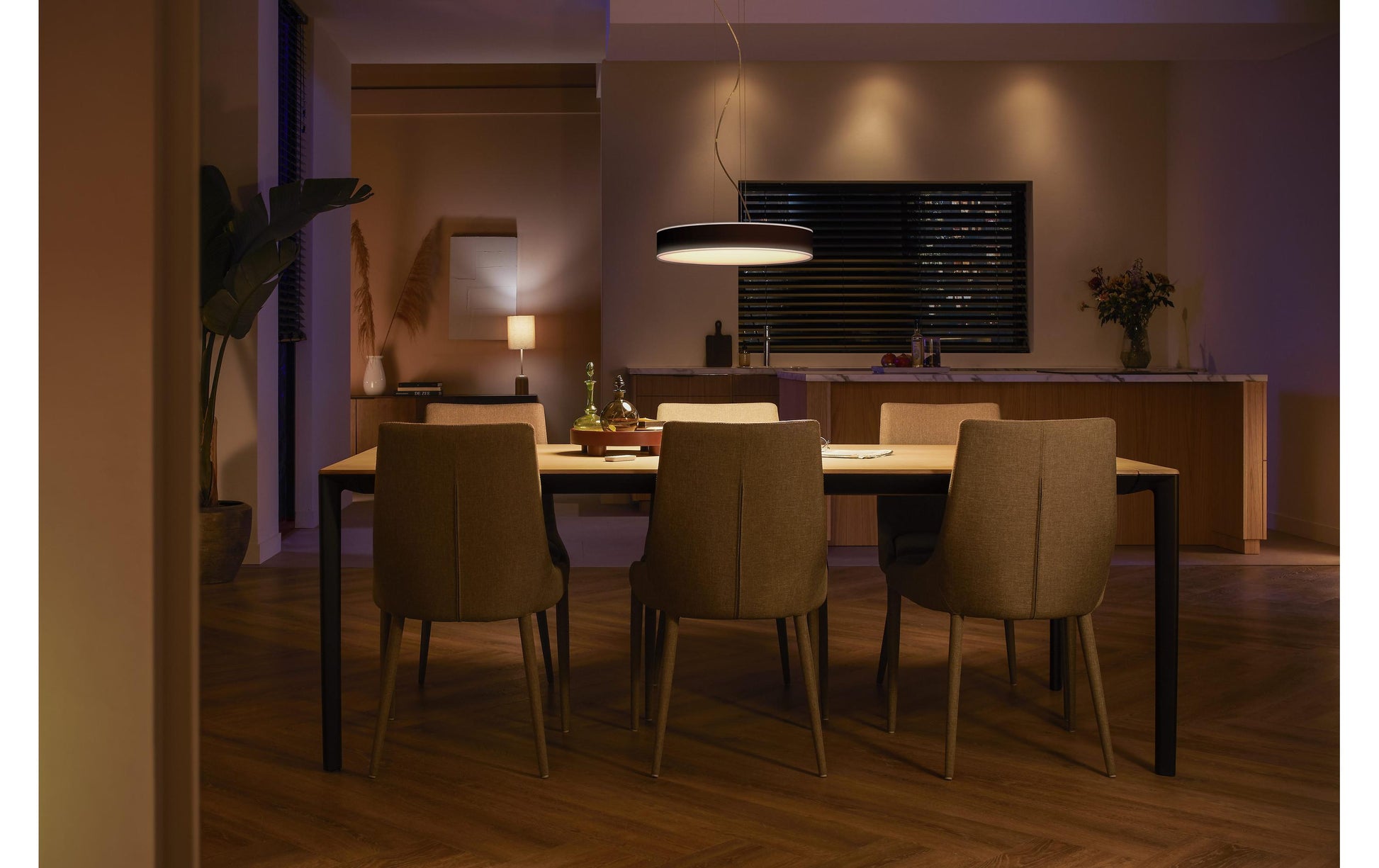 Philips by Signify Philips Hue Hängeleuchte Enrave – Ø 42,5 × 12,9 cm, 3300 lm, 33,5 W, 2200–6500 K, für Hue Bridge, schwarz