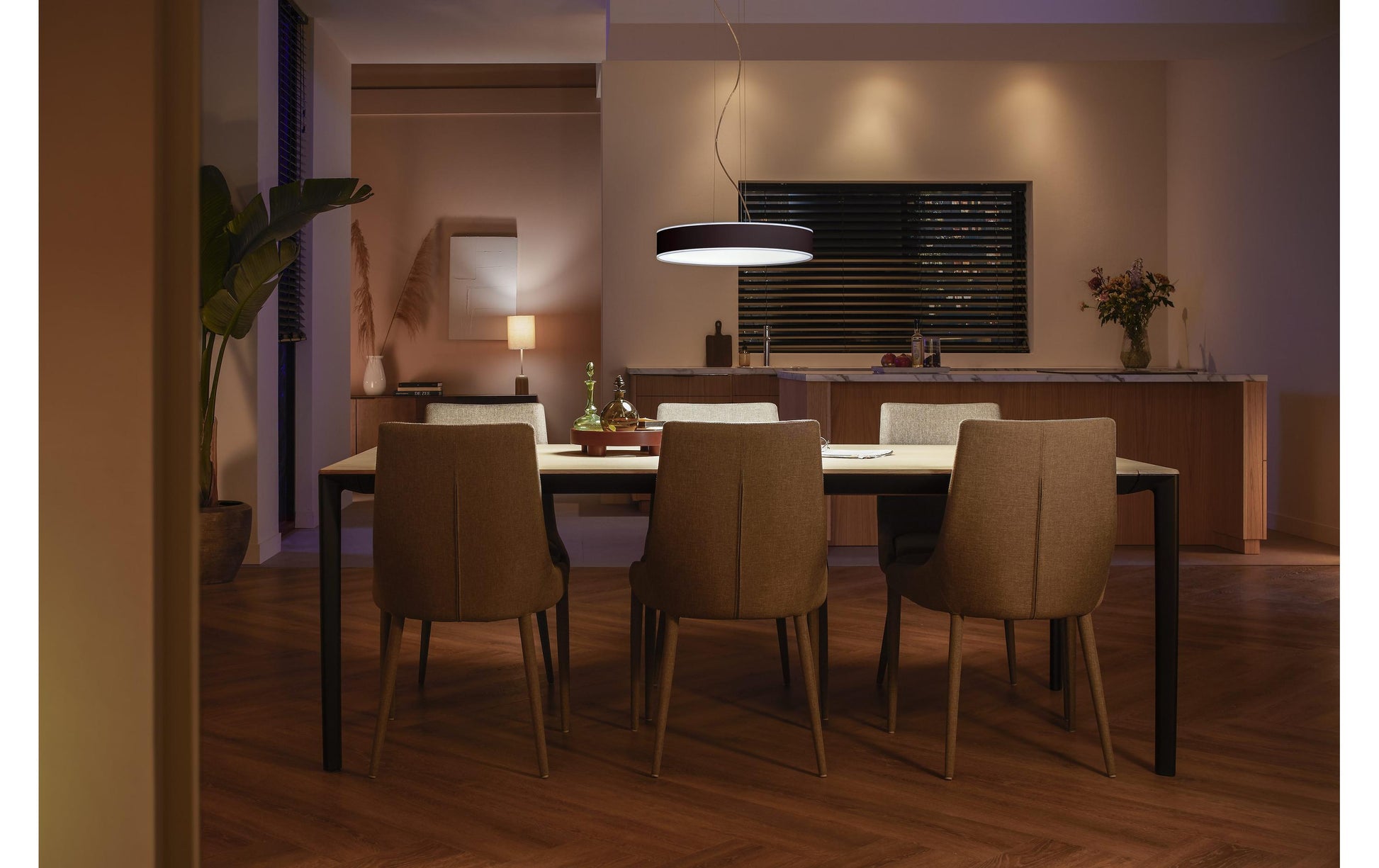 Philips by Signify Philips Hue Hängeleuchte Enrave – Ø 42,5 × 12,9 cm, 3300 lm, 33,5 W, 2200–6500 K, für Hue Bridge, schwarz