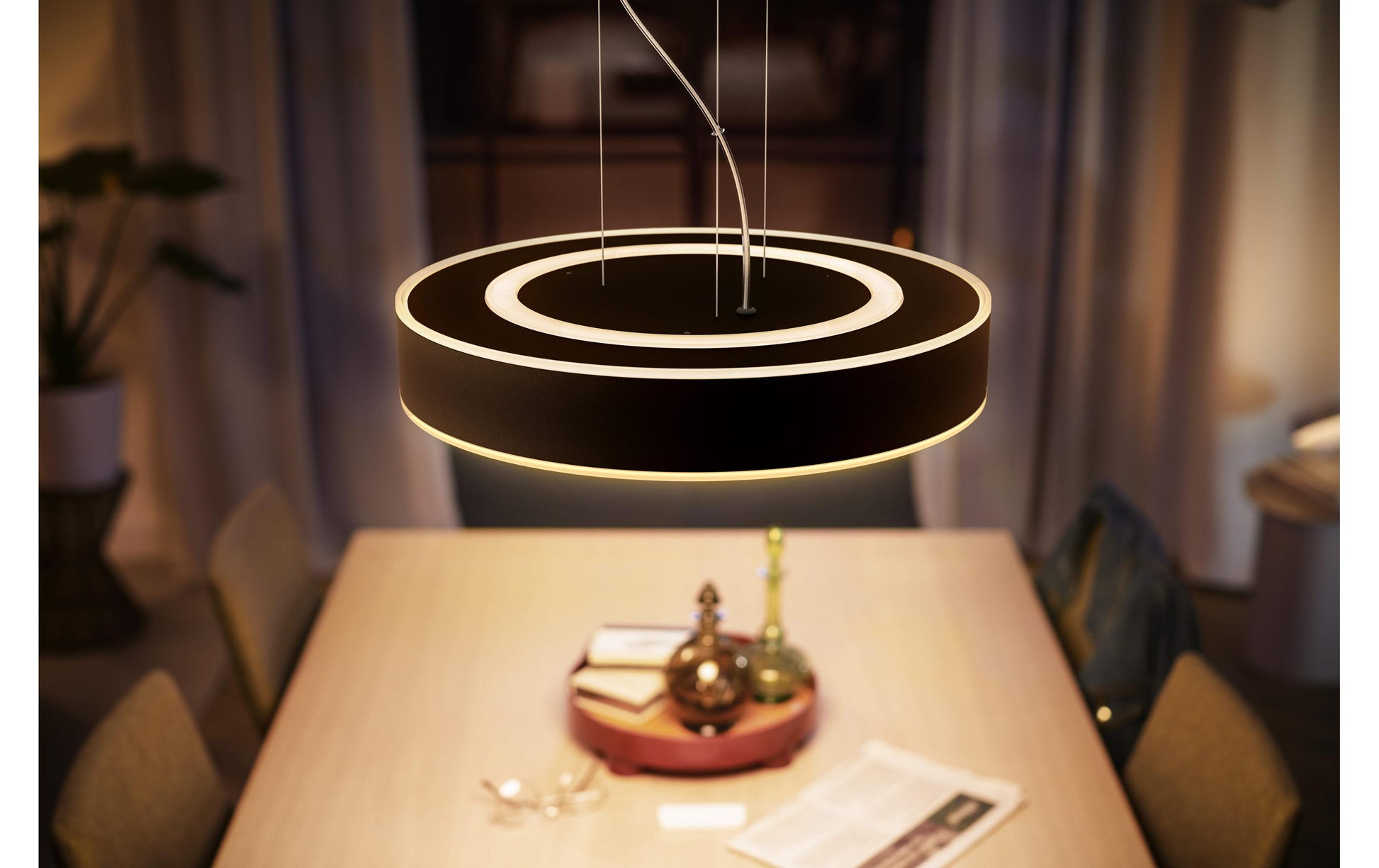Philips by Signify Philips Hue Hängeleuchte Enrave – Ø 42,5 × 12,9 cm, 3300 lm, 33,5 W, 2200–6500 K, für Hue Bridge, schwarz